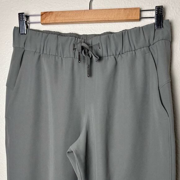 Lululemon On the Fly Crop *Woven 23" In Carbon Dust
Women's size 6 relaxed fit - Picture 7 of 16